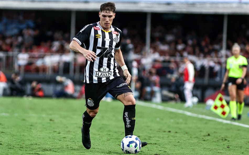 Após boa atuação, Rollheiser mira sequência e crescimento no Santos