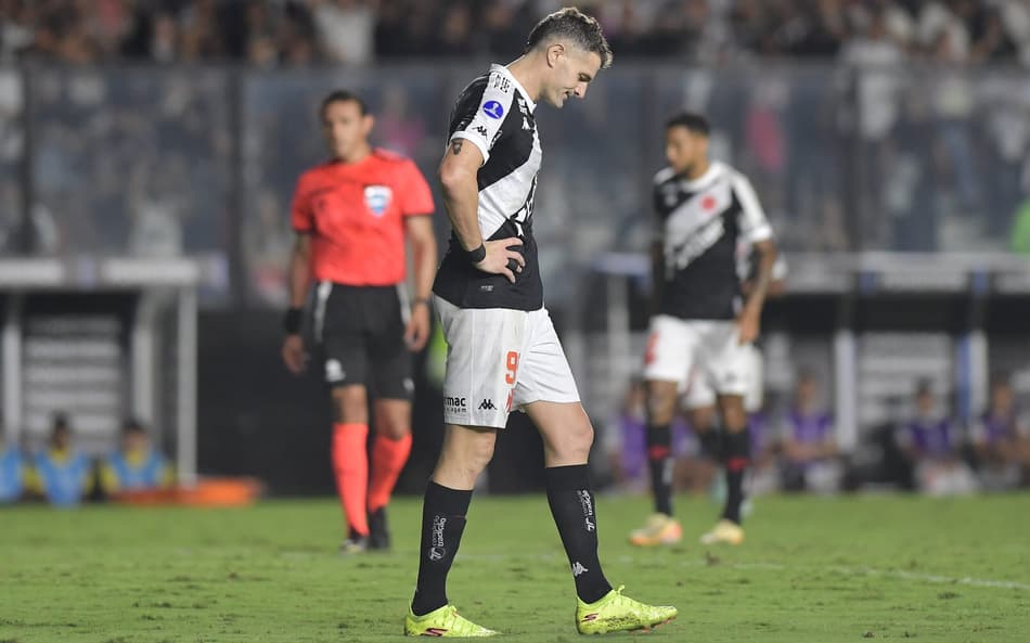 Vegetti avalia falhas do Vasco contra o Lanús: ‘Tomar melhor decisão’