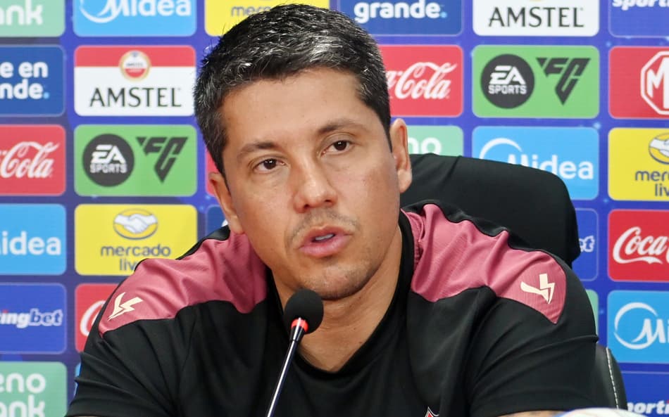 Assista à íntegra da entrevista coletiva de Thiago Carpini, técnico do Vitória