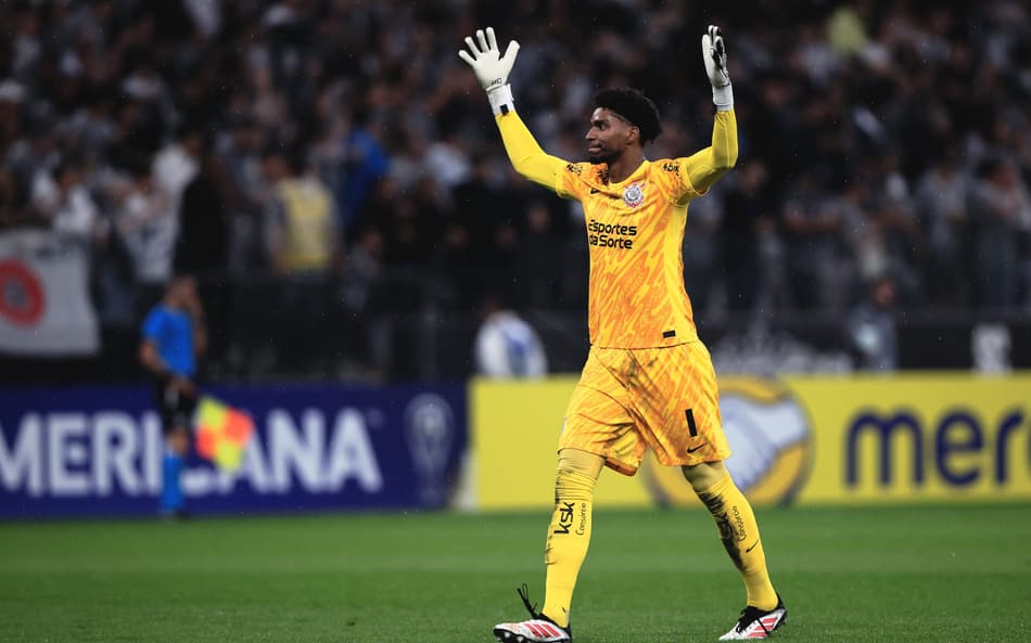 Corinthians tem mudança na defesa em escalação para enfrentar o Flamengo