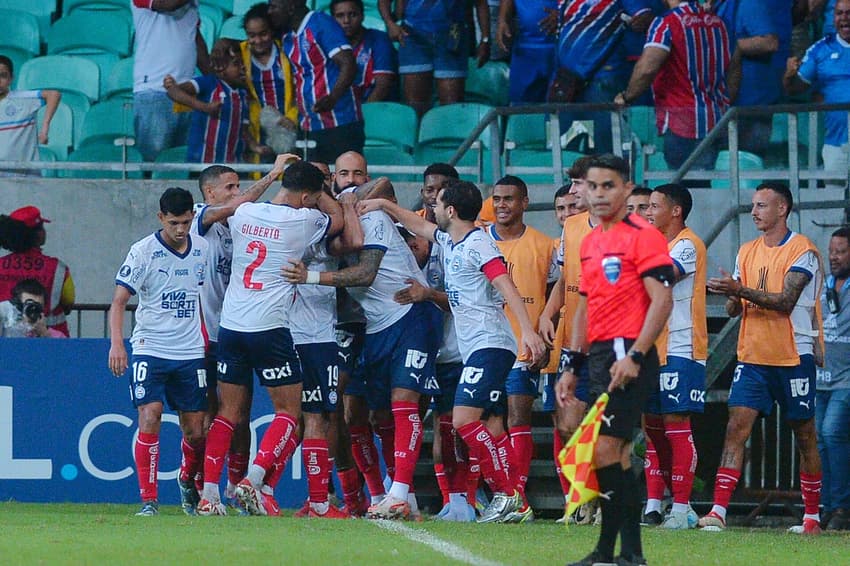 Jogadores do Bahia comemoram gol contra o Atlético Nacional Foto: Walmir Cirne/AGIF