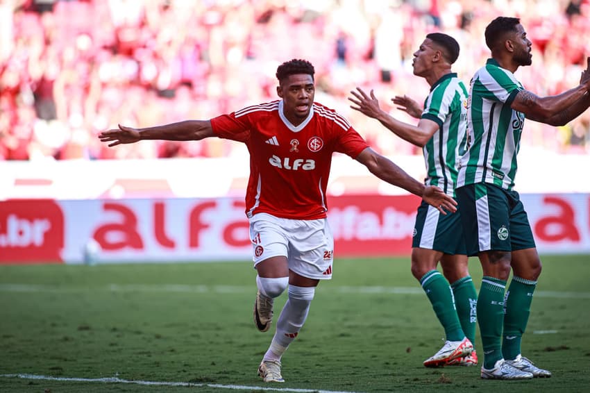 Victor Gabriel comemora gol do Inter contra o Juventude