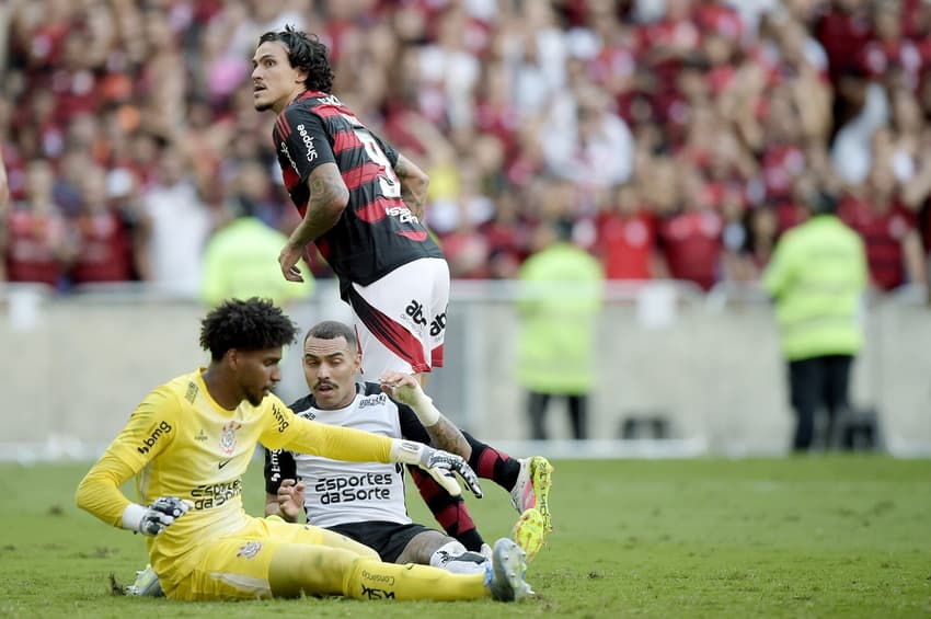 Pedro comemora gol em Flamengo x Corinthians