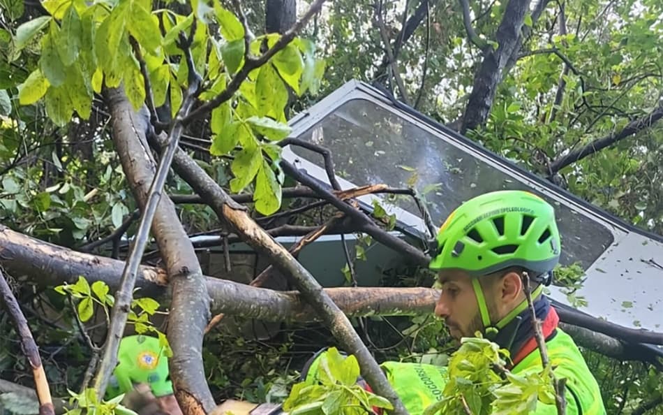 Napoli se manifesta sobre acidente em teleférico na Itália que matou quatro pessoas
