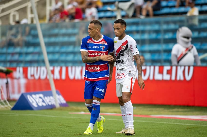 Breno Lopes e Alanzinho em Ferroviário x Fortaleza (Foto: Baggio Rodrigues/AGIF)