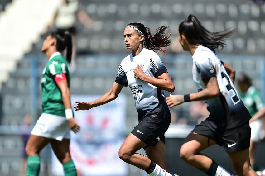 Andressa Alves, do Corinthians, comemora seu gol contra o Palmeiras (Foto: CBF)