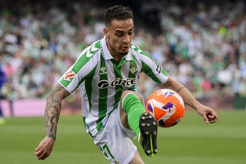 Antony em ação pelo Betis em jogo do Campeonato Espanhol