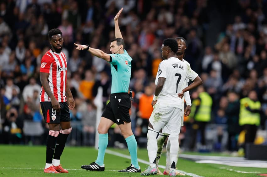 Árbitro anula gol de Vini Jr em Real Madrid x Athletic Bilbao