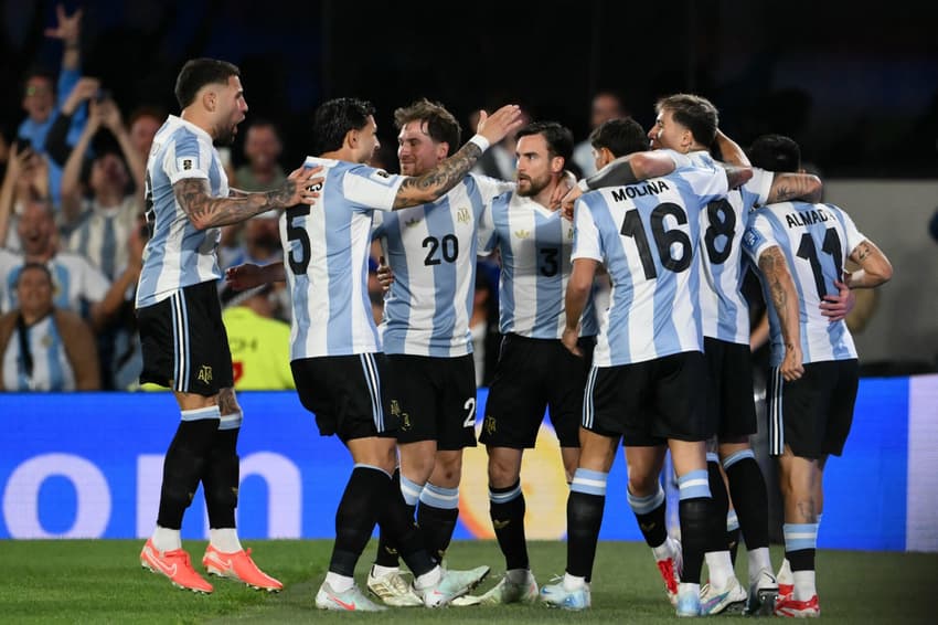 Argentina comemora gol nas Eliminatórias contra o Brasil