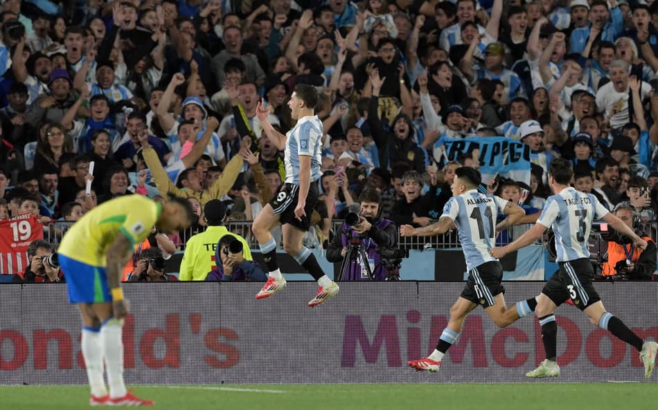 Torcedores detonam titular do Brasil após gol da Argentina: ‘Vergonha’