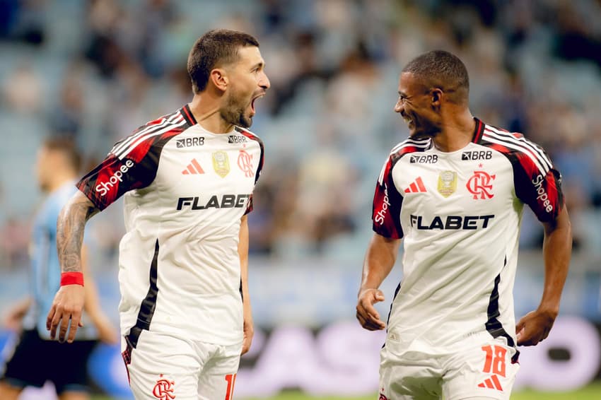 Arrascaeta comemorando um dos gols. (Foto: Adriano Fontes/Flamengo)