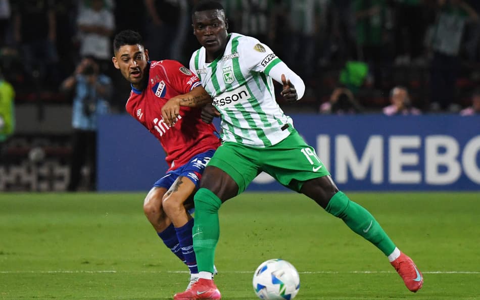 No grupo de Bahia e Internacional, Atlético Nacional estreia com vitória