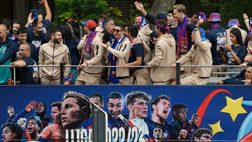 O Barcelona receberá a taça de campeão espanhol no próximo sábado no Camp Nou, em jogo contra a Real Sociedad, às 16h (de Brasília). O Barcelona receberá a taça de campeão espanhol no próximo sábado no Camp Nou, em jogo contra a Real Sociedad, às 16h (de Brasília).