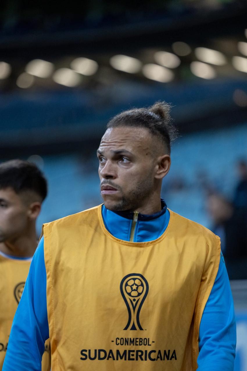 Braithwaite figurou entre os reservas na vitória do Grêmio sobre o Atlético Grau-PER. (Foto: Liamara Polli/AGIF)