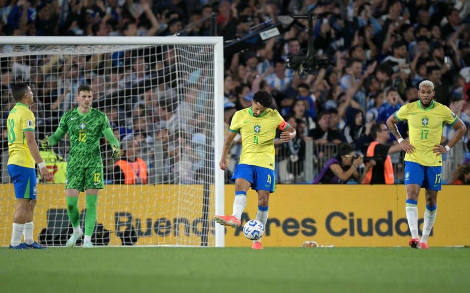 Brasil tem ‘pior 1º tempo da história’ nas Eliminatórias contra a Argentina