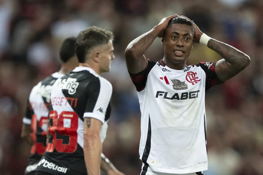 Bruno Henrique em Vasco x Flamengo, pelo Brasileirão (Foto: Jorge Rodrigues/AGIF)