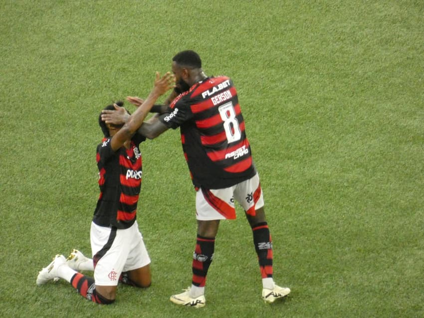 Próximos jogos do Flamengo: Bruno Henrique e Gerson comemoram gol do Flamengo contra o Vasco pela semifinal do Campeonato Carioca