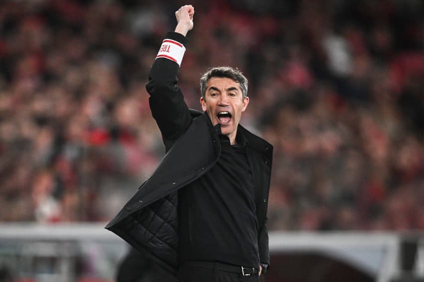 Bruno Lage reage durante jogo entre Benfica e Farense, pelo Campeonato Português