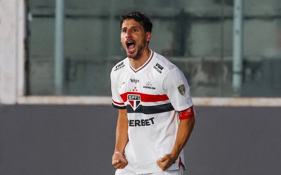 Calleri exalta vitória do São Paulo e fala sobre postura: ‘Batemos neles de volta’