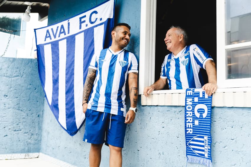 Camisa principal do Avaí para a temporada de 2025 Foto Igor Pola