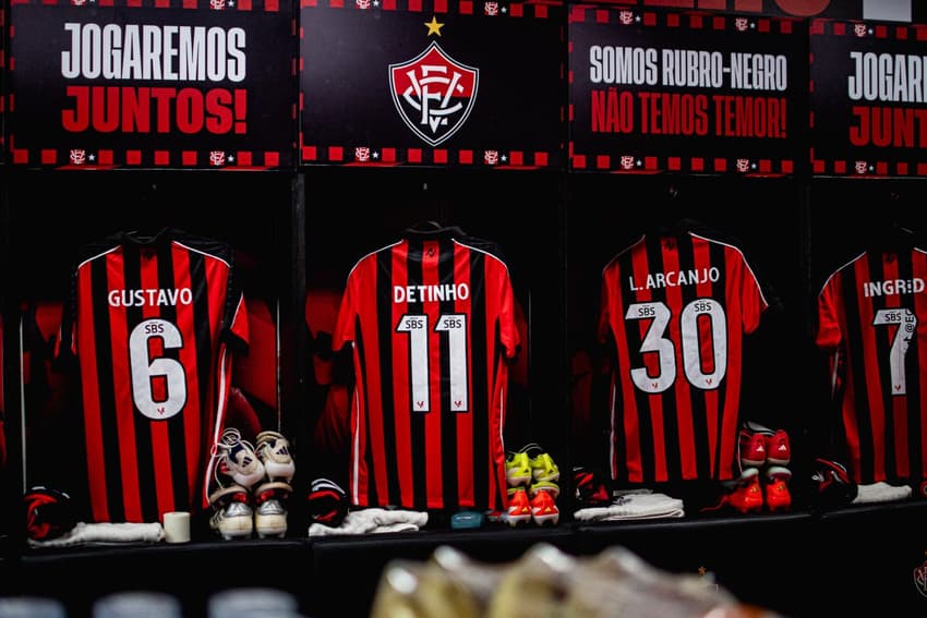 Camisas de goleiros do Vitória. (Foto: Victor Ferreira / EC Vitória