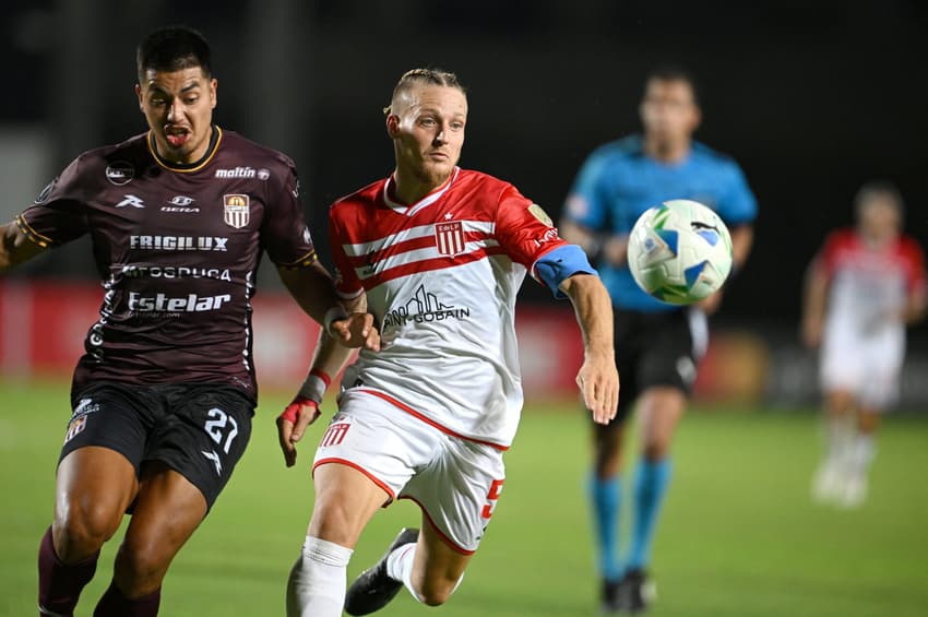 Norman Rodriguez e Santiago Ascacibar em Carabobo x Estudiantes. (foto: Federico PARRA / AFP)