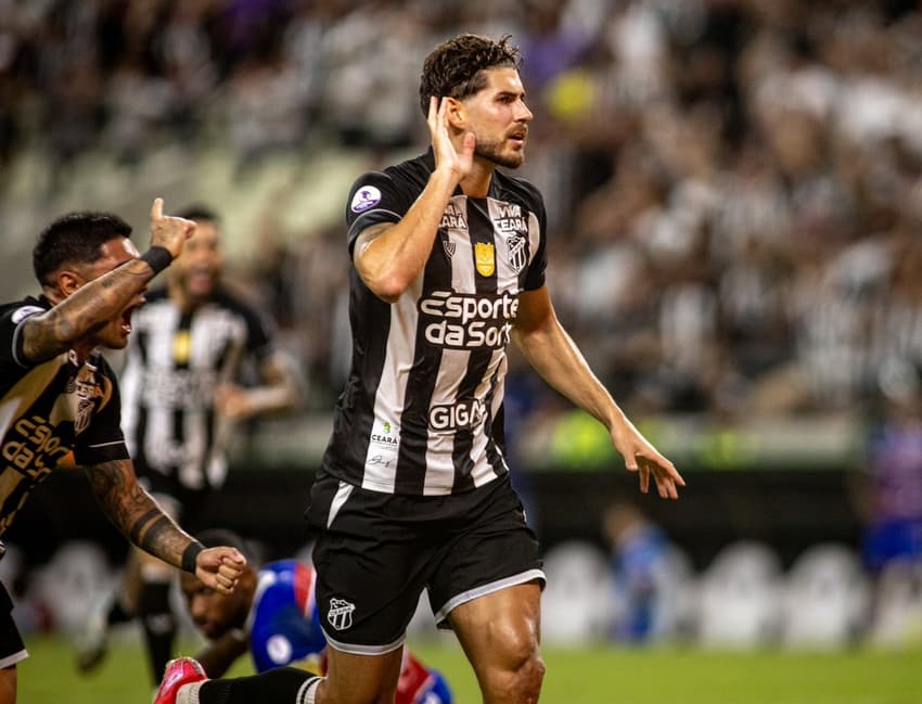 Pedro Raul comemora gol contra o Fortaleza na final do estadual Stephan Eilert / Ceará SC