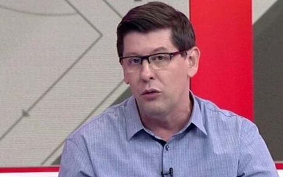 Celso Unzelte conta sobre coleção de capas do Lance! e relembra edições históricas