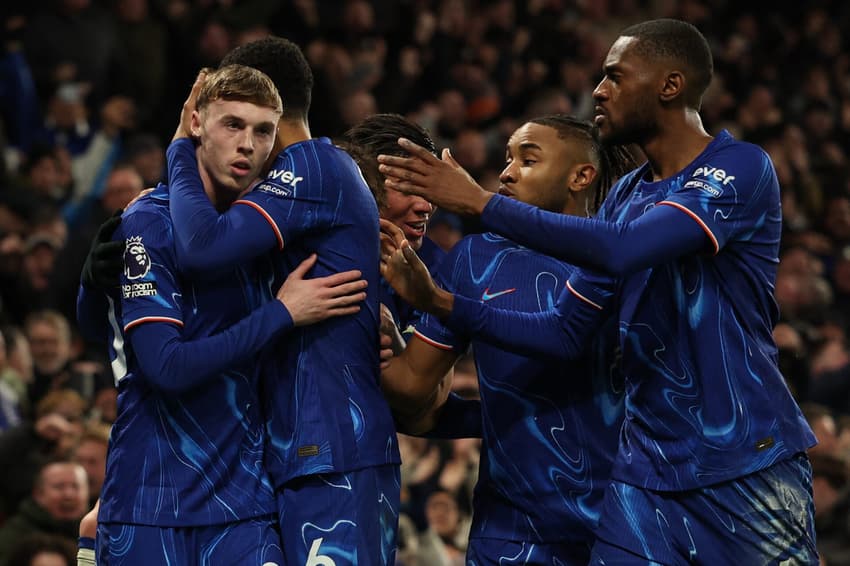 Cole Palmer comemora o gol em Chelsea x West Ham. (foto: Adrian Dennis / AFP)
