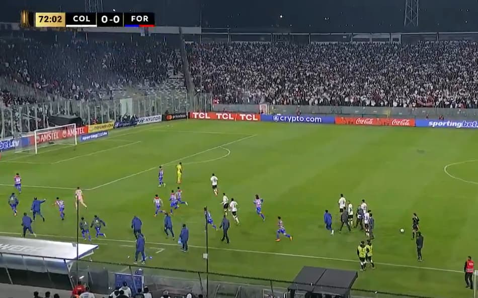 Jornal chileno diz que Colo-Colo x Fortaleza não deveria ter começado; entenda