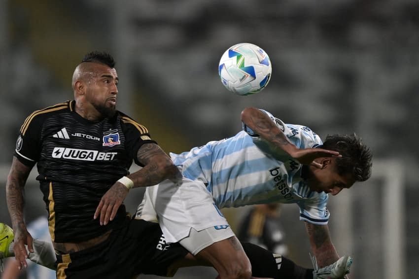 FBL-LIBERTADORES-COLOCOLO-RACING