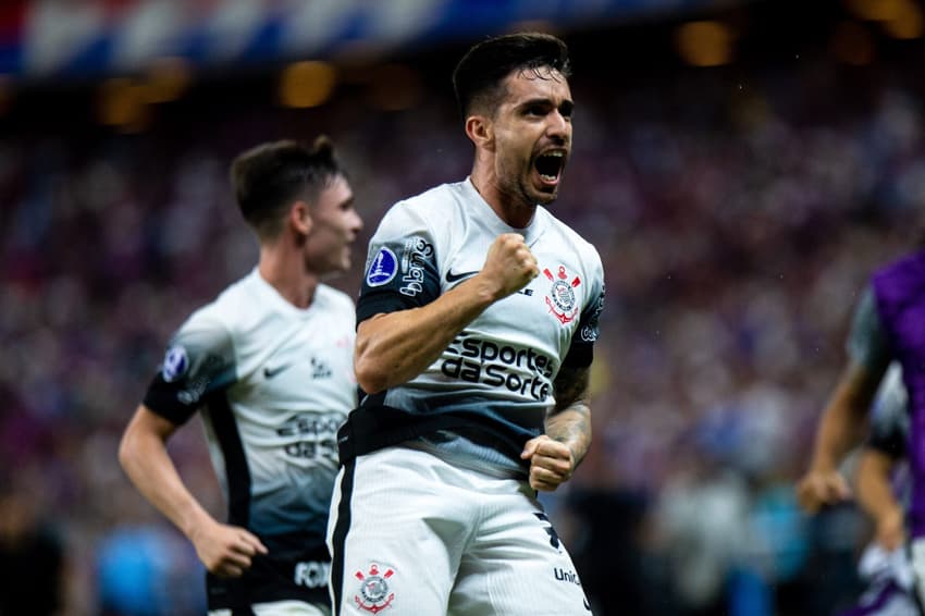 Igor Coronado comemora o gol em Fortaleza x Corinthians, no Castelão, pela Copa Sul-Americana