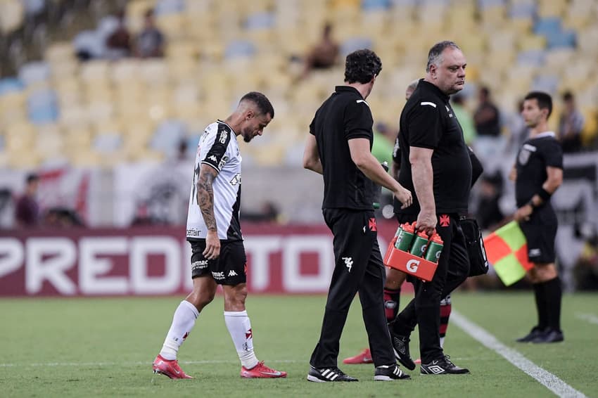 Coutinho lamenta lesão durante Flamengo x Vasco