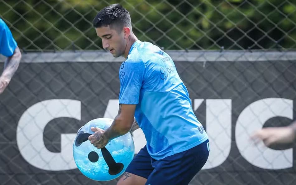 Quinteros aguarda retorno de Cristian Olivera para definir escalação do Grêmio