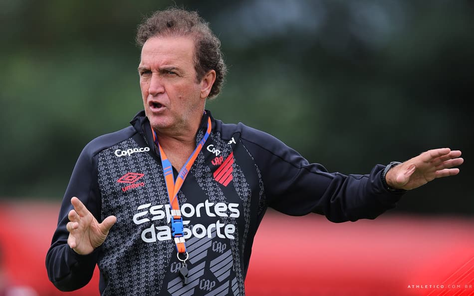 Petraglia e Cuca trocam farpas por rebaixamento do Athletico-PR à Série B