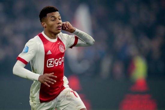 28º lugar: David Neres (atacante) - Saiu do São Paulo para o Ajax (HOL) em 2017 - Valor: 17,4 milhões de euros 28º lugar: David Neres (atacante) - Saiu do São Paulo para o Ajax (HOL) em 2017 - Valor: 17,4 milhões de euros