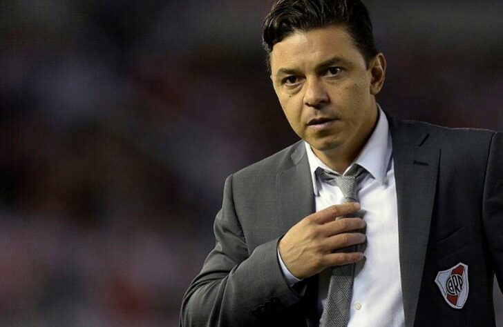 FECHADO - A era Marcelo Gallardo acabou no River Plate. Em coletiva de imprensa, o treinador anunciou que não vai renovar o seu contrato em dezembro. A decisão pegou a diretoria de surpresa, que fazia planos para a próxima temporada e tinha no treinador a sua base. FECHADO - A era Marcelo Gallardo acabou no River Plate. Em coletiva de imprensa, o treinador anunciou que não vai renovar o seu contrato em dezembro. A decisão pegou a diretoria de surpresa, que fazia planos para a próxima temporada e tinha no treinador a sua base.