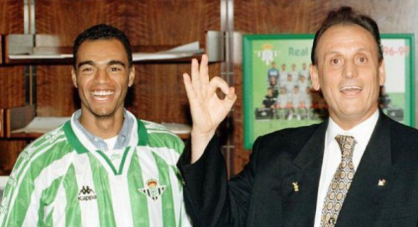 10º lugar: Denílson (atacante) - Saiu do São Paulo para o Betis (ESP) em 1998 - Valor: 31,5 milhões de euros 10º lugar: Denílson (atacante) - Saiu do São Paulo para o Betis (ESP) em 1998 - Valor: 31,5 milhões de euros