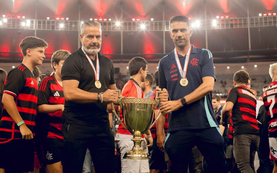 Dirigente do Flamengo, Boto comemora Carioca, mas diz: ‘Agora vem o mais importante’