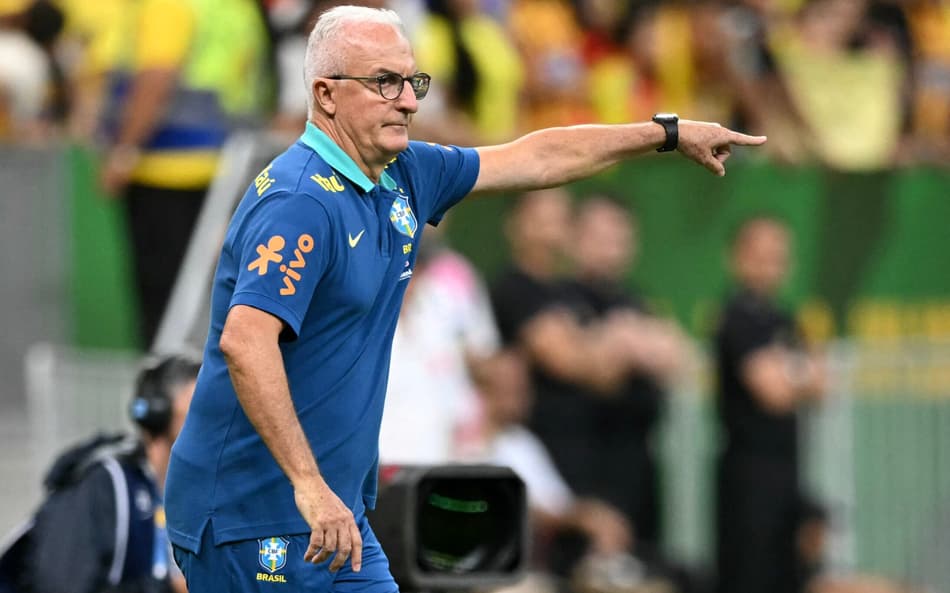 Torcedores detonam Dorival por atuação do Brasil contra a Colômbia: ‘Patético’
