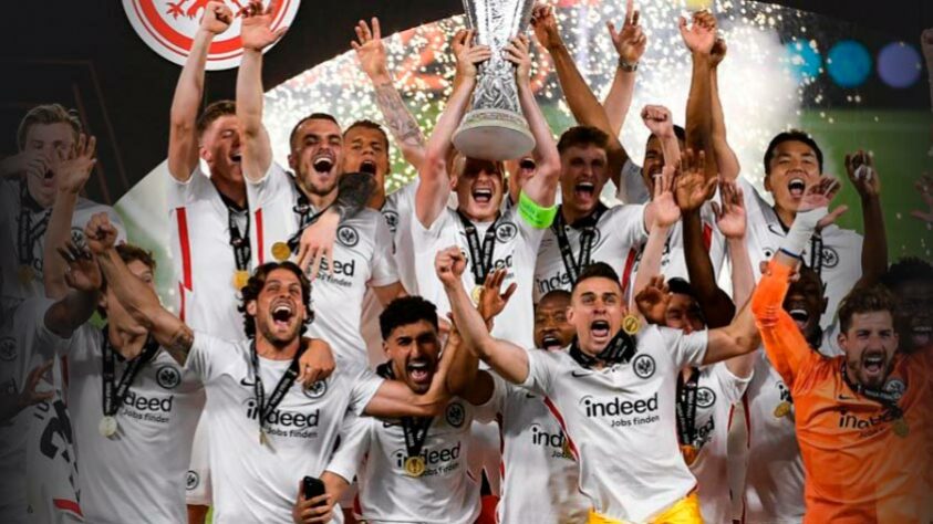 Eintracht Frankfurt: dois títulos conquistados, em 1979/80 e 2021/22 (foto). Eintracht Frankfurt: dois títulos conquistados, em 1979/80 e 2021/22 (foto).