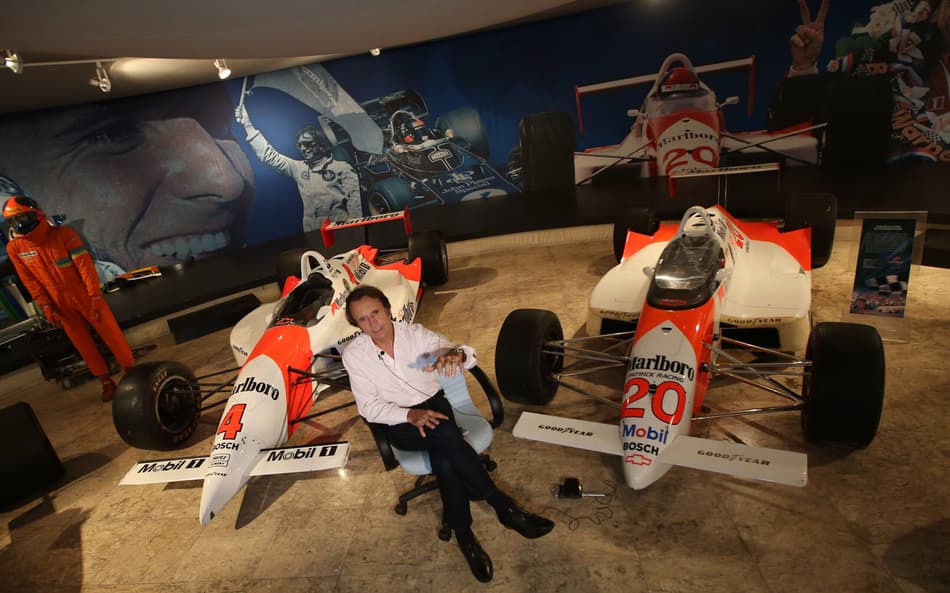 Emerson Fittipaldi relembra relação com Ayrton Senna e cena ‘de muita emoção’