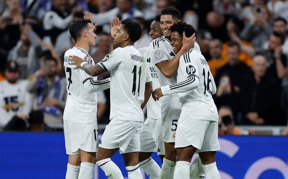 Endrick-e-abracado-por-Bellingham-na-comemoracao-de-seu-gol-pelo-Real-Madrid-scaled-aspect-ratio-512-320