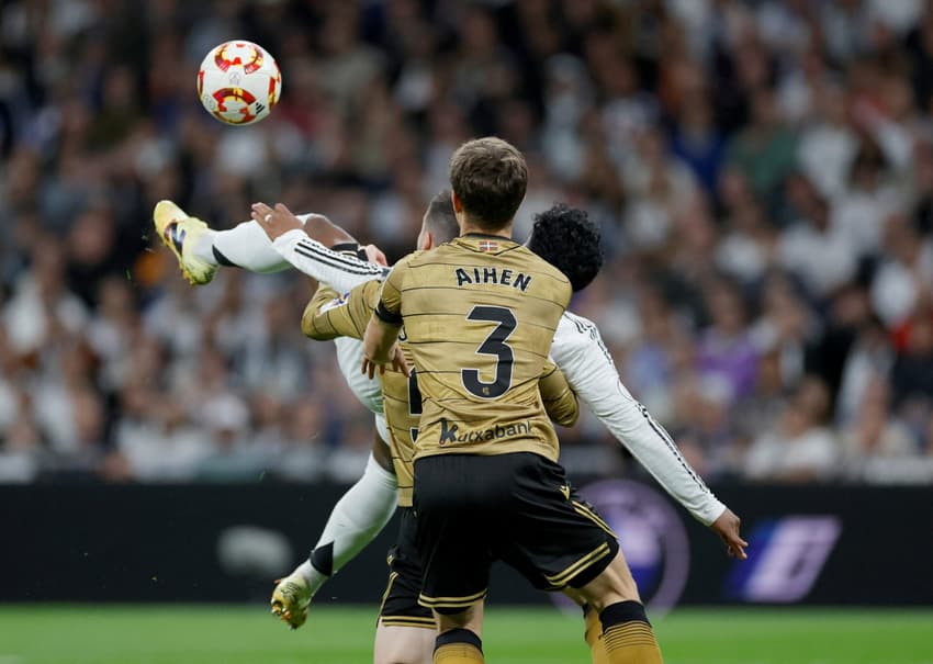Endrick finaliza de bicicleta no confronto entre Real Madrid e Real Sociedad, pela Copa do Rei