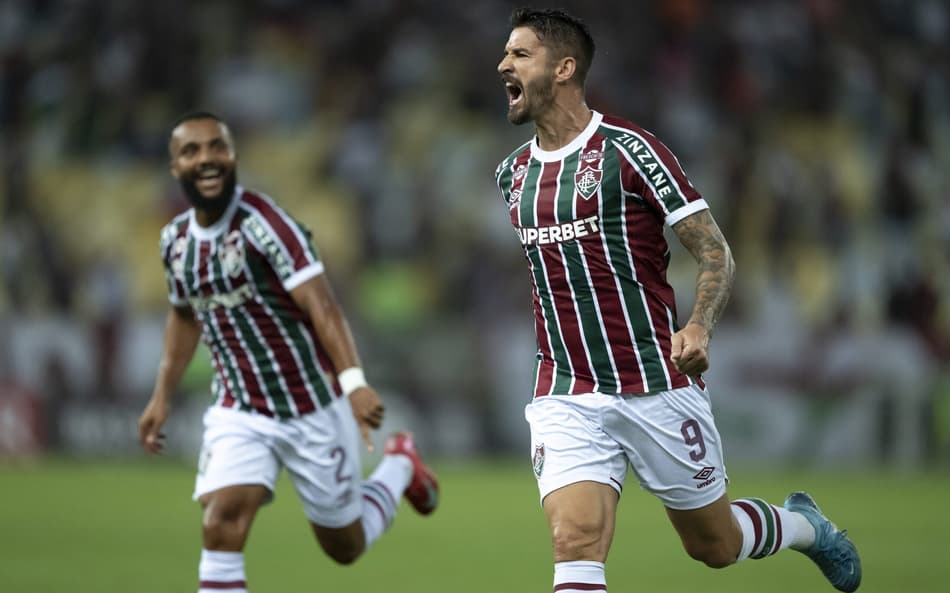 Web compara gols de Everaldo com lances de Fred no Fluminense; veja vídeos