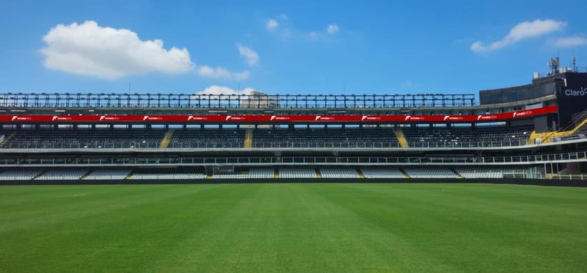 Vila Belmiro vai passar pro obras de melhorias na infraestrutura; vestiário já foi remodelado e agora novos telões serão instalados. (Foto: Divulgação/ SantosFC)