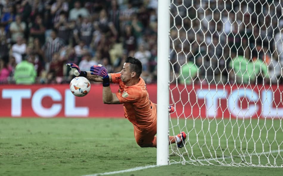 Fábio lidera em ‘gols evitados’ entre goleiros da Série A desde que chegou ao Fluminense