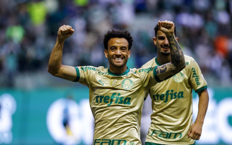 Contratações de 2024 ganham espaço no Palmeiras com mudanças de formação e lesões
