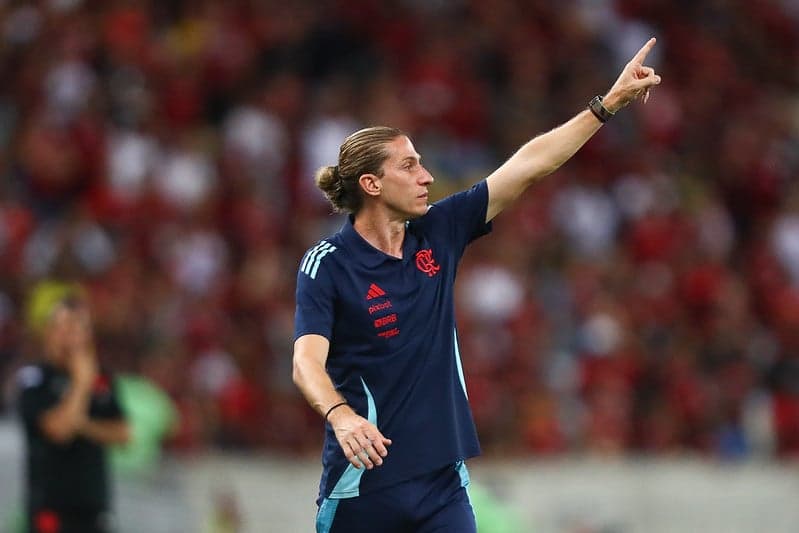 Filipe Luís sofre com desfalques no Flamengo (Foto: Gilvan de Souza/Flamengo)