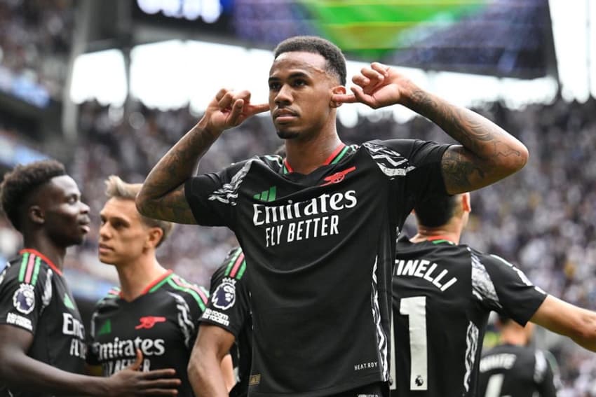 Gabriel Magalhãe faz comemoração de Depay 1509